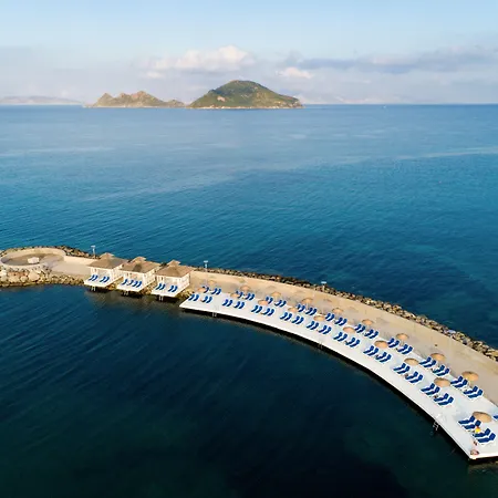 Resort La Blanche & 5*