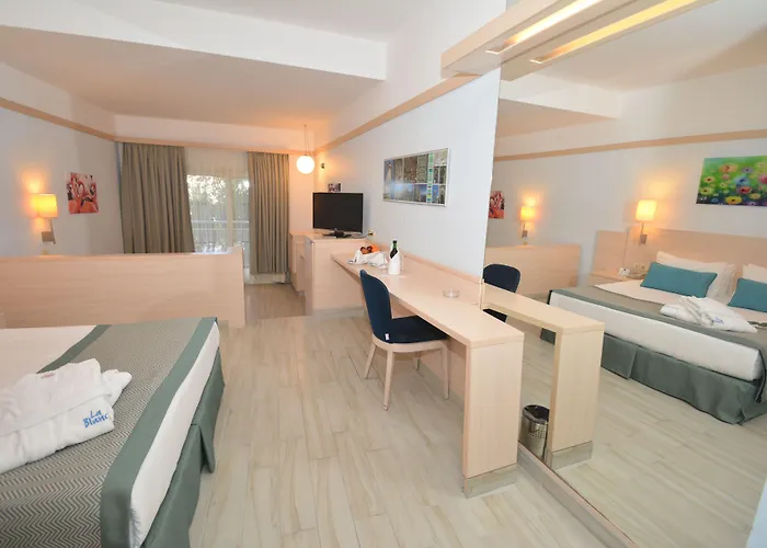 Semesteranläggning (resort) La Blanche & 5*